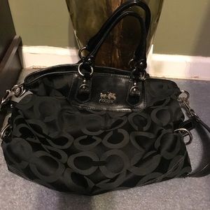 COACH BLACK SHOULDER BAG